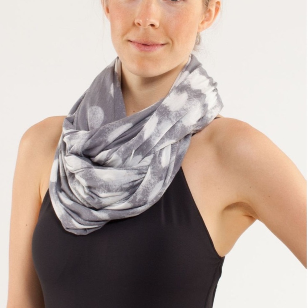Lululemon Om your heart out scarf